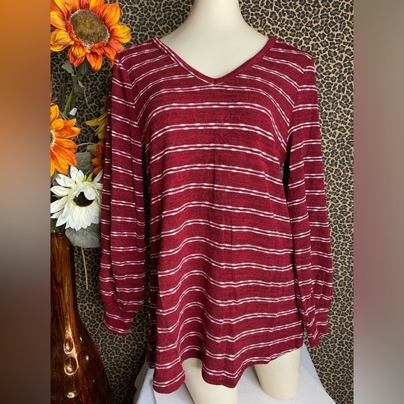 Doe & Rae Tops - 🌴3/$30🌴DOE & RAE Red Striped Long Balloon Sleeve Open Keyhole Back Top NWT